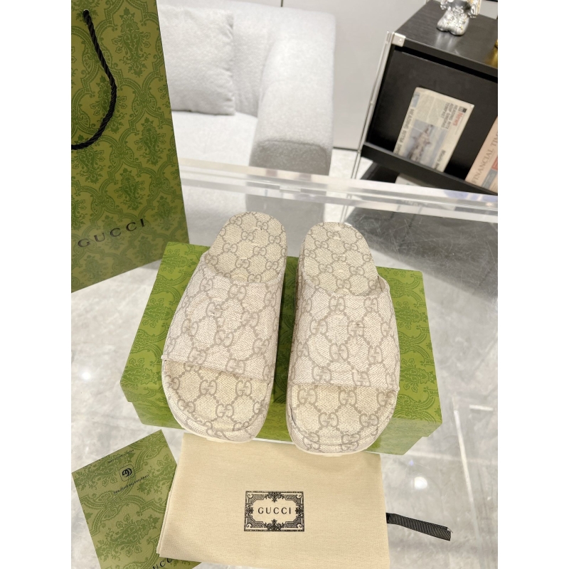 G*u*i slippers
